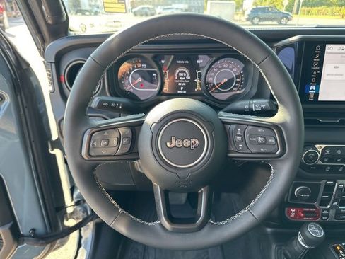 Used 2025 Jeep Gladiator Rubicon w/ Safety Group image 27