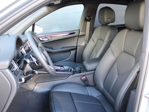 New 2026 Porsche Macan image 5