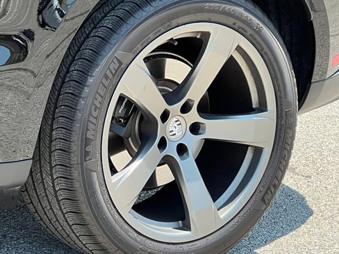 Certified 2026 Porsche Macan AWD/4WD image 13