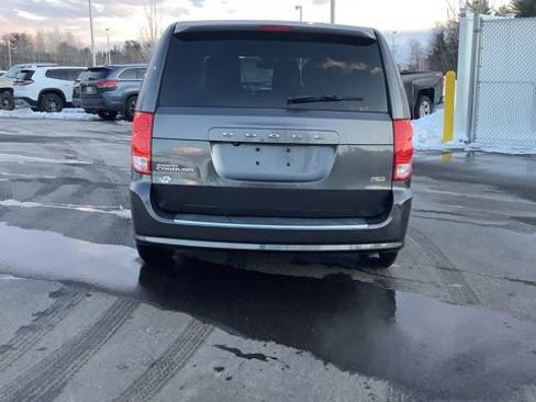 Used 2019 Dodge Grand Caravan SE image 5