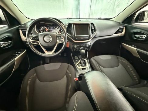 Used 2017 Jeep Cherokee Latitude AWD/4WD image 10