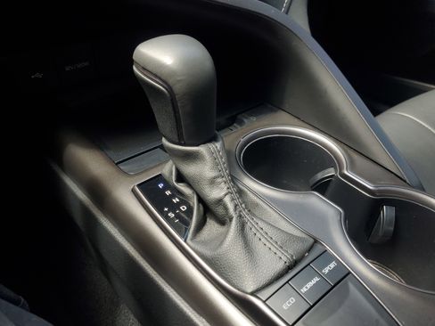 Used 2024 Toyota Camry SE w/ Convenience Package image 29