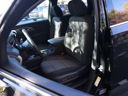 Certified 2023 Chevrolet Traverse LT image 32