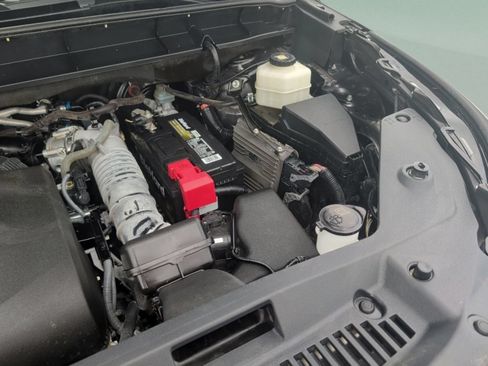 Used 2022 Toyota Highlander L FWD image 11