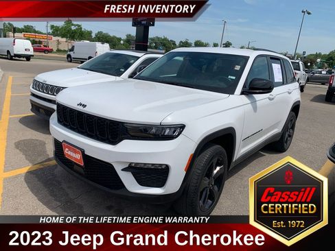 Used 2023 Jeep Grand Cherokee Limited w/ Black Appearance Package AWD/4WD image 1