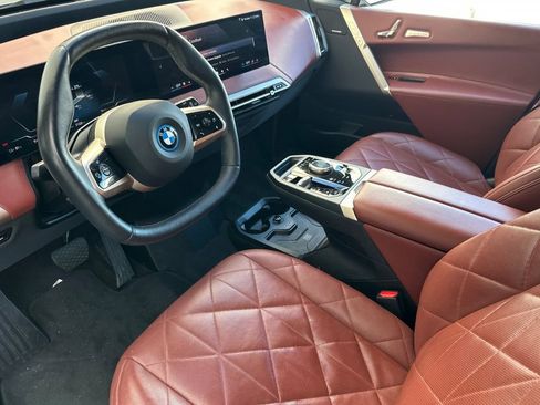 Used 2024 BMW iX xDrive50 w/ Premium Package image 9