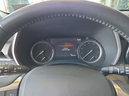 Used 2021 Toyota Highlander XLE AWD/4WD image 22