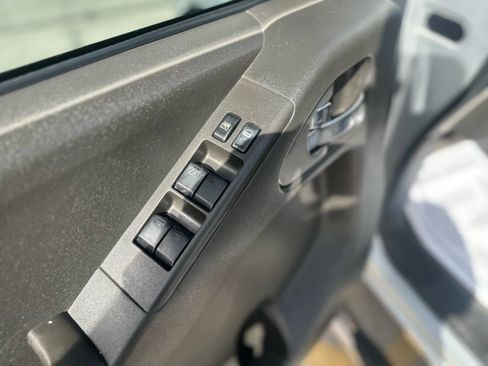 Used 2005 Nissan Frontier NISMO RWD image 13