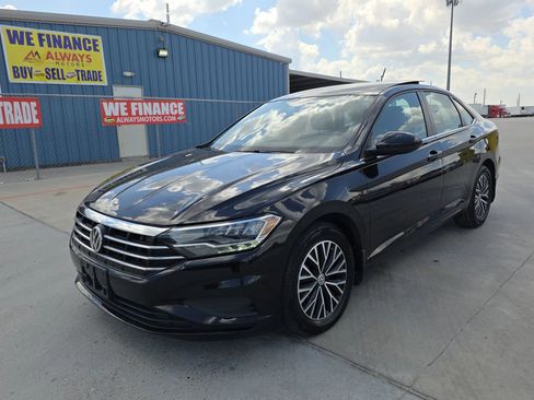 Used 2020 Volkswagen Jetta SE image 3
