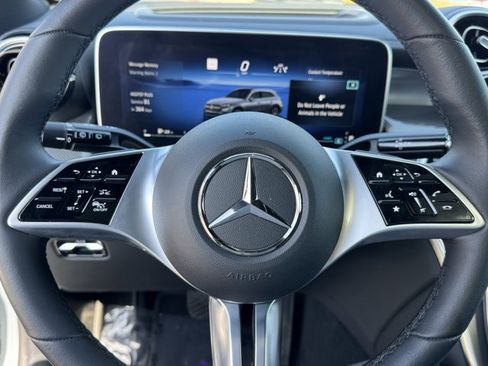 Used 2023 Mercedes-Benz GLC 300 4MATIC image 24