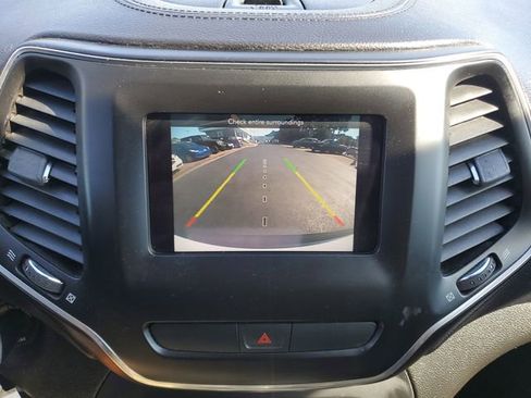 Used 2019 Jeep Cherokee Latitude w/ Popular Appearance Group image 28