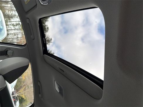 Certified 2022 Hyundai Elantra Limited image 31