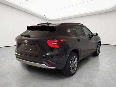 Used 2025 Chevrolet Trax LT FWD image 28