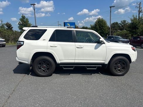 Used 2020 Toyota 4Runner SR5 Premium w/ Moonroof Package AWD/4WD image 9