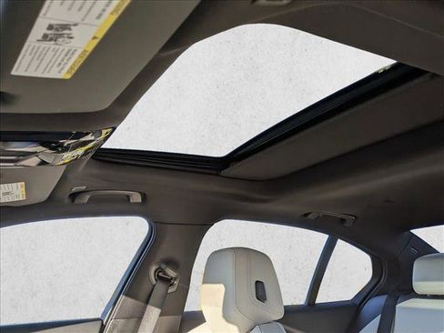 Used 2025 BMW i5 xDrive40 w/ Premium Package image 16