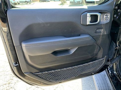 Used 2022 Jeep Wrangler Unlimited Sahara w/ Cold Weather Group image 9