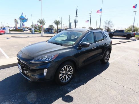 Used 2022 Ford Escape Titanium image 1