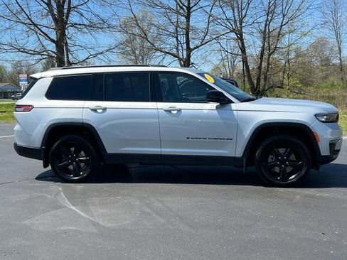Used 2023 Jeep Grand Cherokee L Limited w/ Black Appearance Package AWD/4WD image 49