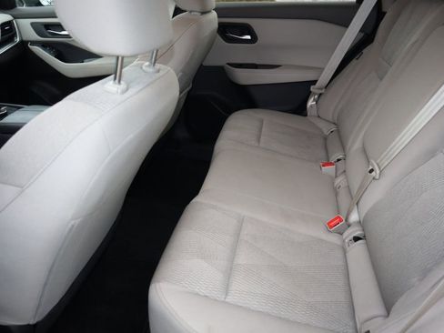 Certified 2025 Nissan Rogue SV AWD/4WD image 16