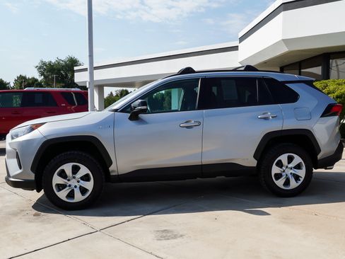 Used 2020 Toyota RAV4 LE w/ All Weather Liner Package AWD/4WD image 5