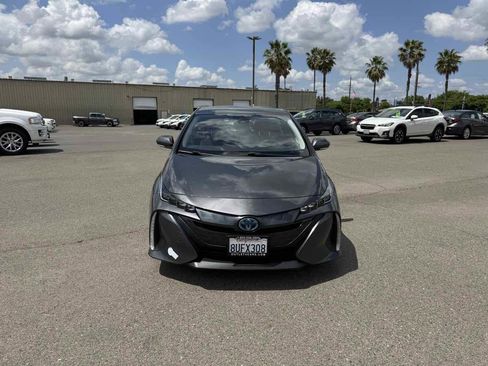Used 2021 Toyota Prius Prime LE FWD image 4