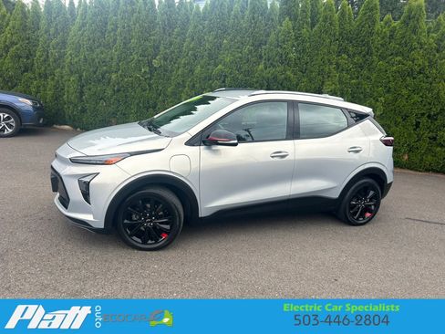 Used 2023 Chevrolet Bolt EUV LT w/ Redline Edition FWD image 2
