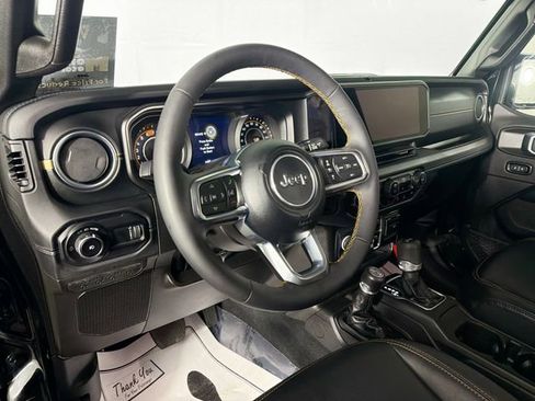 Used 2024 Jeep Wrangler Unlimited Sahara w/ Technology Group AWD/4WD image 9
