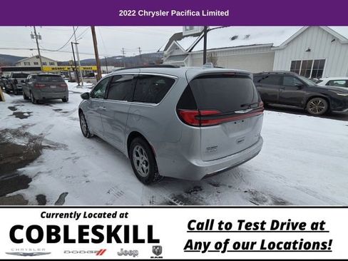 Used 2022 Chrysler Pacifica Limited image 7