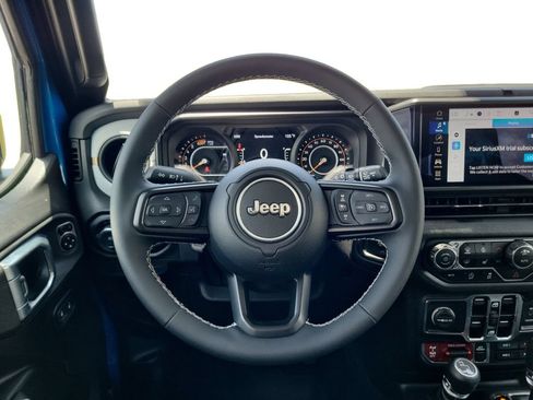 Used 2025 Jeep Wrangler Unlimited Sport AWD/4WD image 13