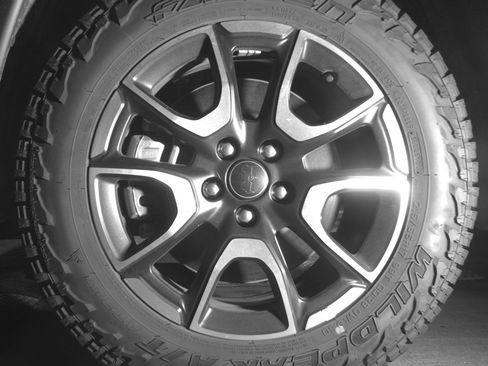 Used 2025 Jeep Compass Trailhawk image 12