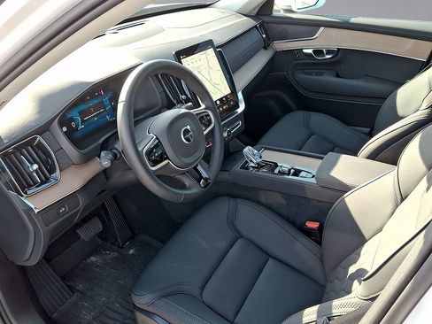 Certified 2025 Volvo XC90 B5 Core AWD/4WD image 17