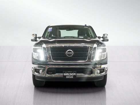 Used 2017 Nissan Titan SL w/ SL Towing Convenience Package AWD/4WD image 8