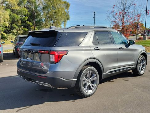 New 2026 Ford Explorer Active w/ Active Comfort Package image 4