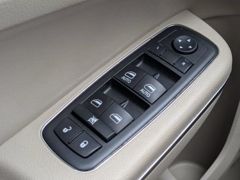 Used 2014 Chrysler 300 C RWD image 28