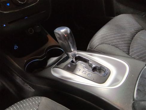 Certified 2018 Dodge Journey SE image 29