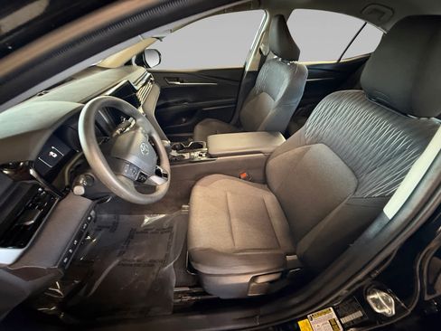 Used 2025 Toyota Camry LE FWD image 11
