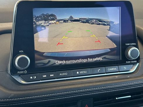 Used 2024 Nissan Rogue SV FWD image 24
