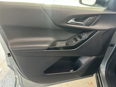 Used 2025 Chevrolet Equinox LT image 25