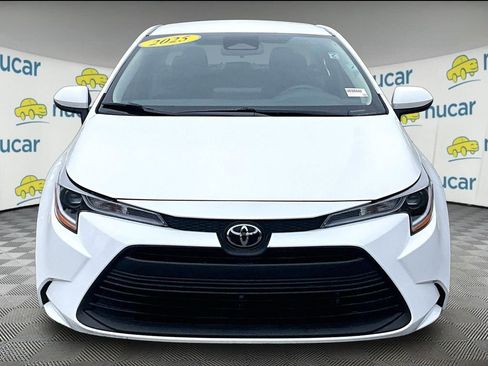 Used 2025 Toyota Corolla LE FWD image 2
