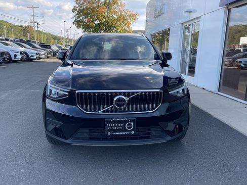 Certified 2025 Volvo XC40 B5 Core image 2