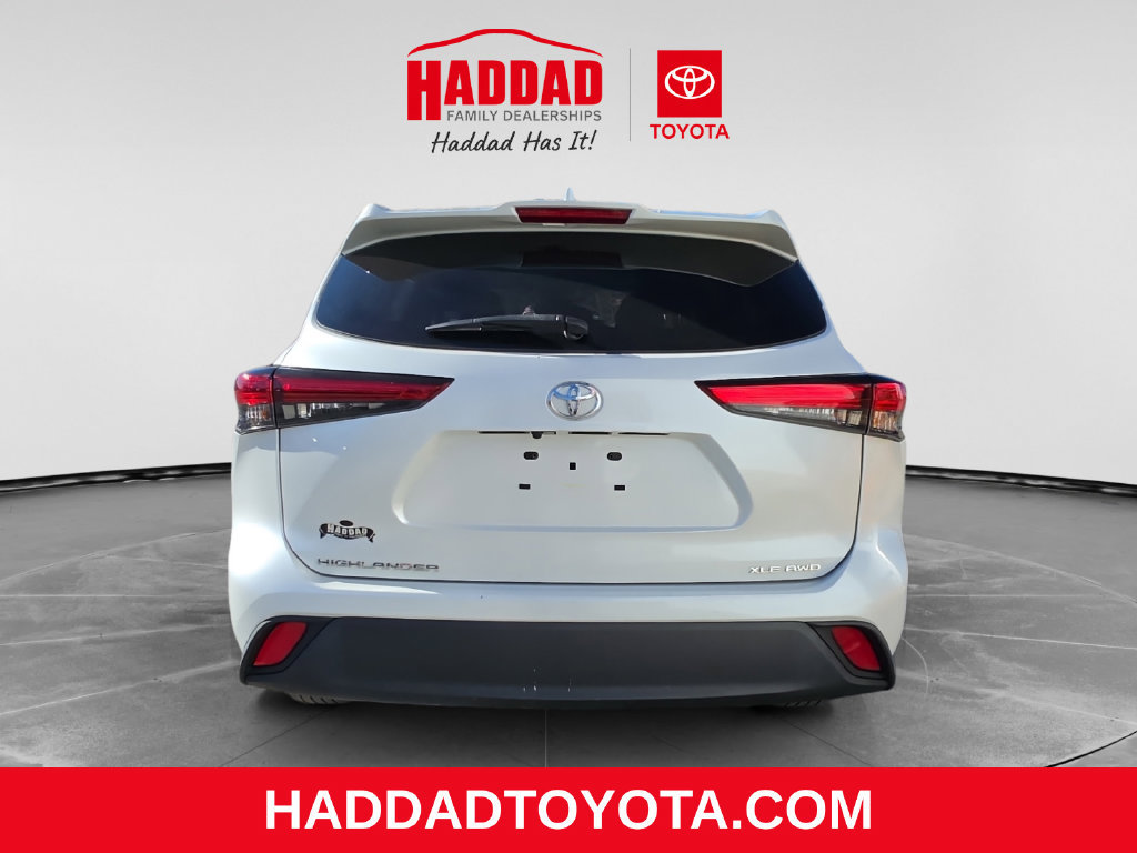 Used 2022 Toyota Highlander XLE AWD/4WD image 4