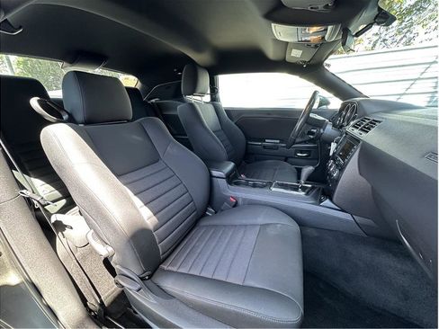 Used 2010 Dodge Challenger SE RWD image 4