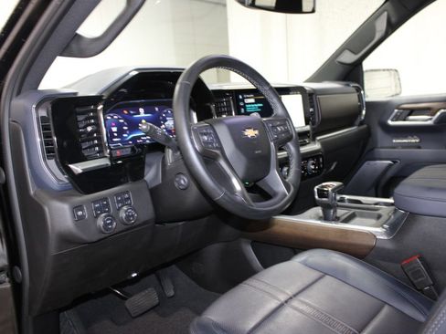 Used 2025 Chevrolet Silverado 1500 High Country AWD/4WD image 27