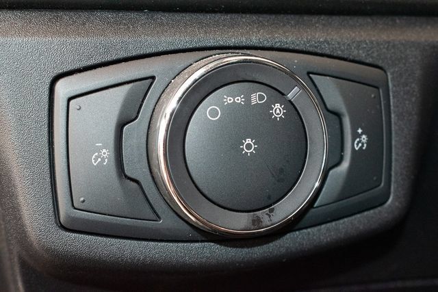 Used 2018 Ford Fusion SE w/ Fusion SE Technology Package FWD image 32