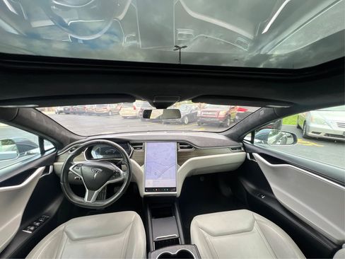 Used 2015 Tesla Model S 70D image 27