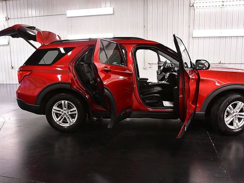 Used 2021 Ford Explorer XLT w/ Equipment Group 202A AWD/4WD image 33