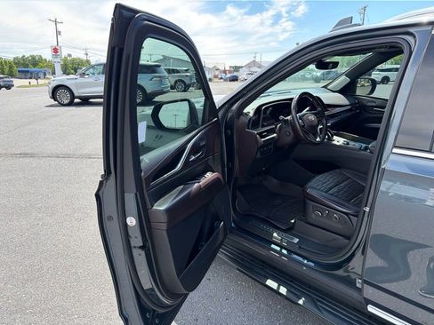 Used 2021 Cadillac Escalade ESV Premium Luxury Platinum w/ Heavy-Duty Trailer Package AWD/4WD image 15