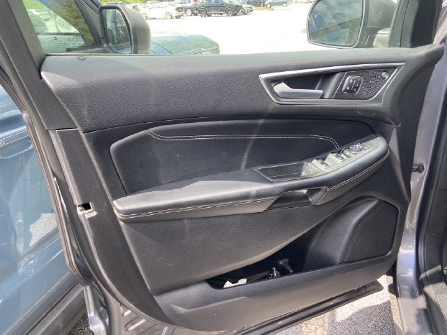 Used 2022 Ford Edge Titanium AWD/4WD image 16