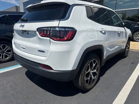 Used 2024 Jeep Compass Latitude AWD/4WD image 5