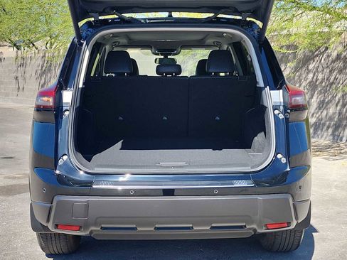 Used 2024 Nissan Rogue SV w/ SV Premium Package FWD image 22